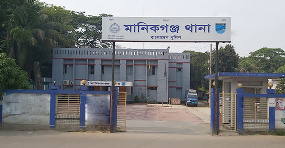 মানিকগঞ্জে আ.লীগ নেতার খামার থেকে টাকার গরু লুট